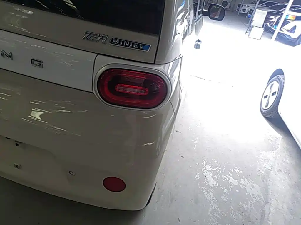Wuling MINIEV — миниатюра 8
