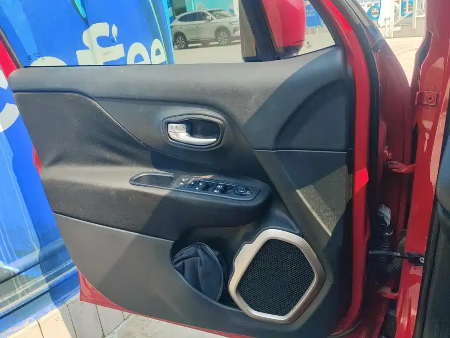 Jeep Renegade — миниатюра 7