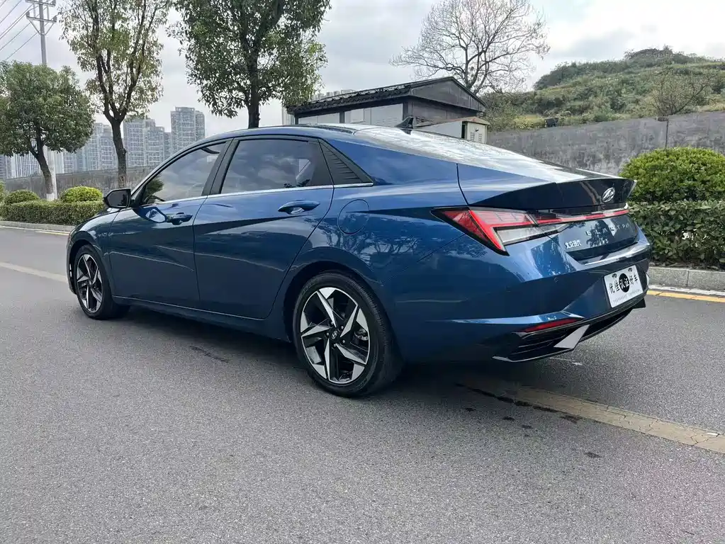 Hyundai Elantra — миниатюра 10