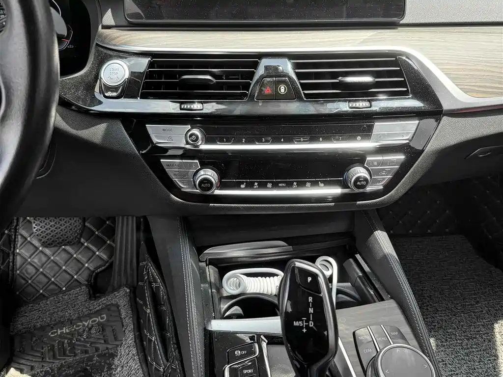 BMW 5 Series — миниатюра 14