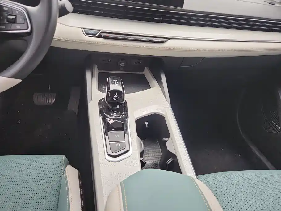 Geely L HiP — миниатюра 16