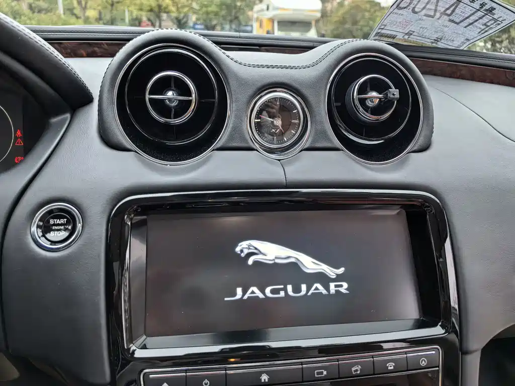 JAGUAR XJ