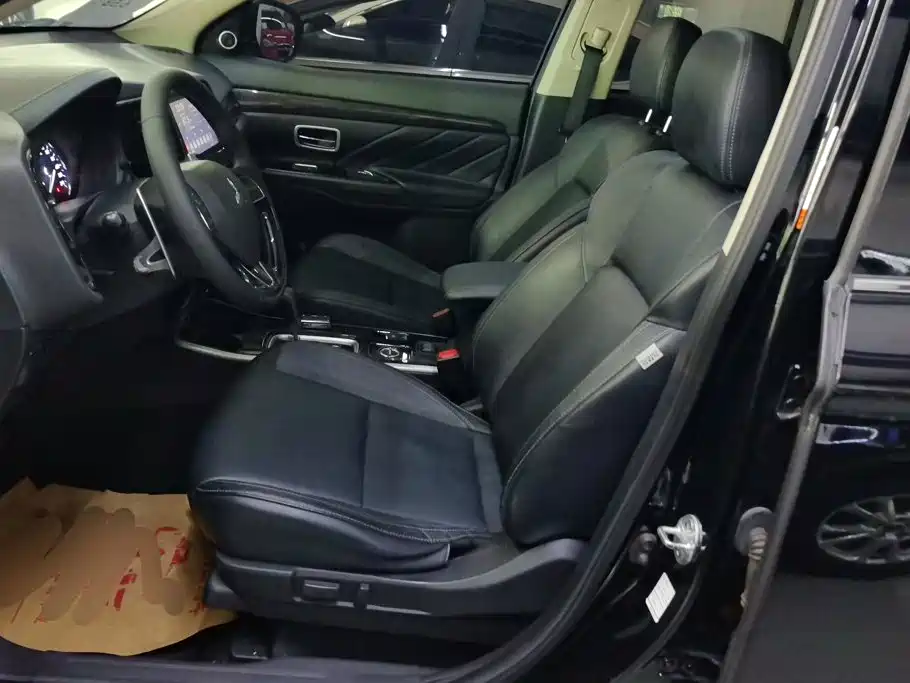Mitsubishi Outlander — миниатюра 9
