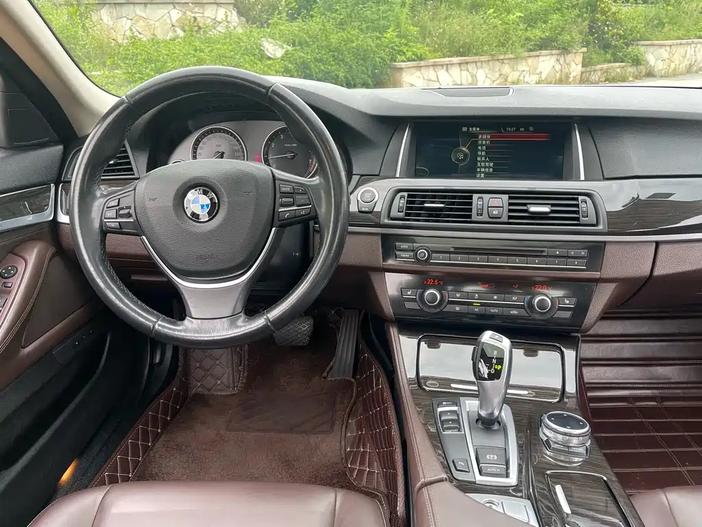 BMW 5 Series — миниатюра 12