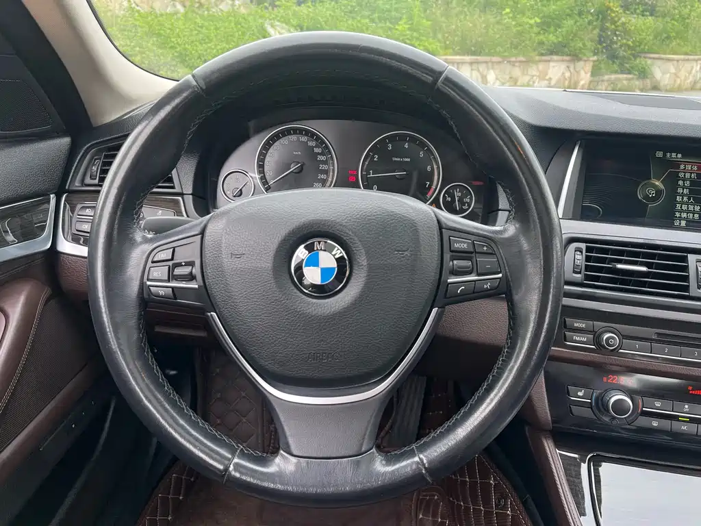 BMW 5 Series — миниатюра 14