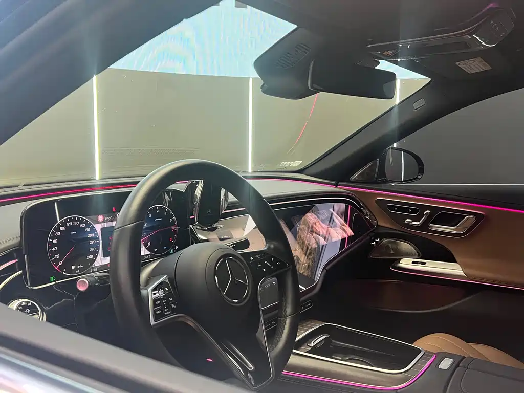 Mercedes-Benz E-Class — миниатюра 7
