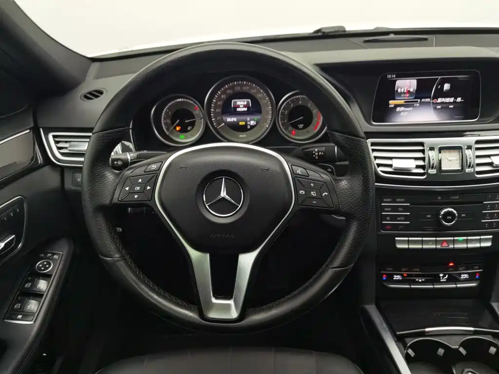 Mercedes-Benz E-Class — миниатюра 11
