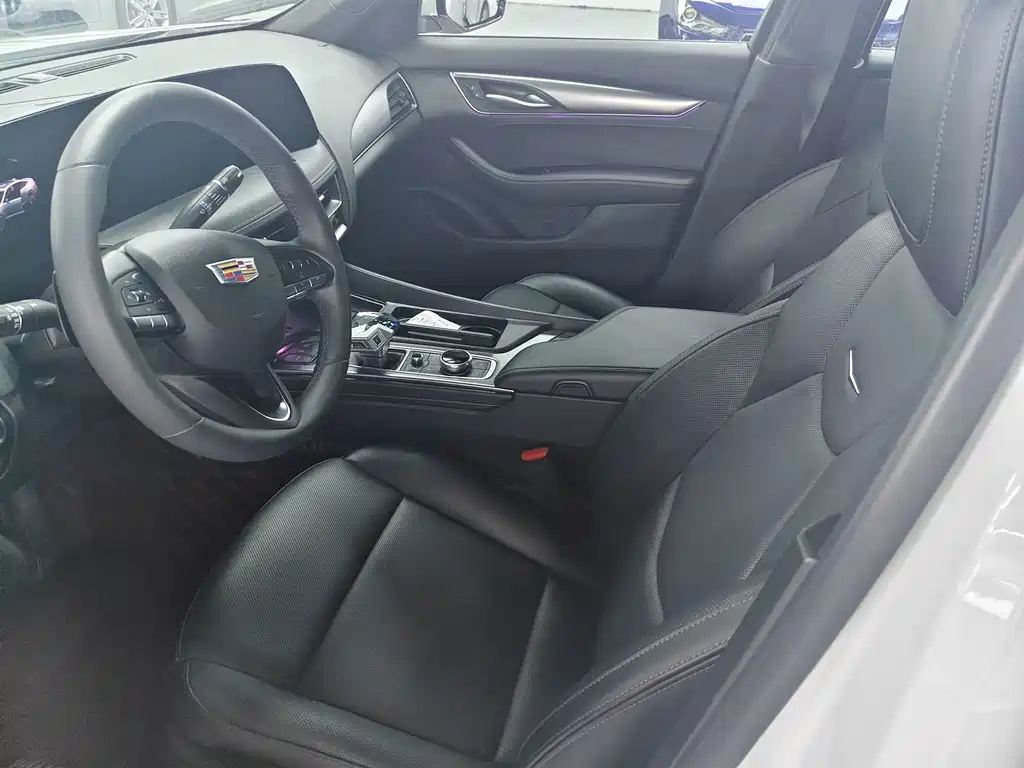 Cadillac CT5 — миниатюра 5