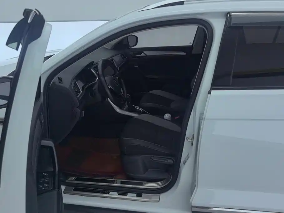 Volkswagen T-Roc — миниатюра 9