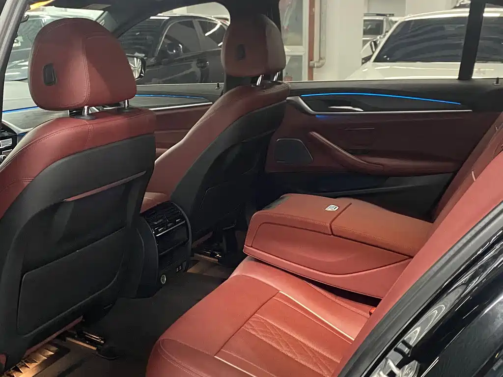 BMW 5 Series New Energy — миниатюра 12