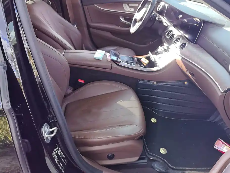 Mercedes-Benz E-Class — миниатюра 8