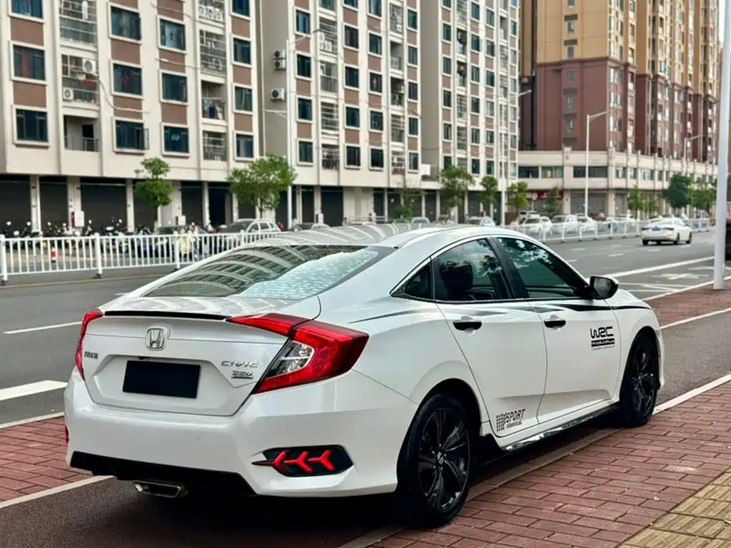Honda Civic — миниатюра 9