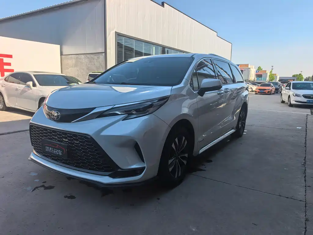 Toyota Granvia 2023 2.5L Hybrid Luxury Edition