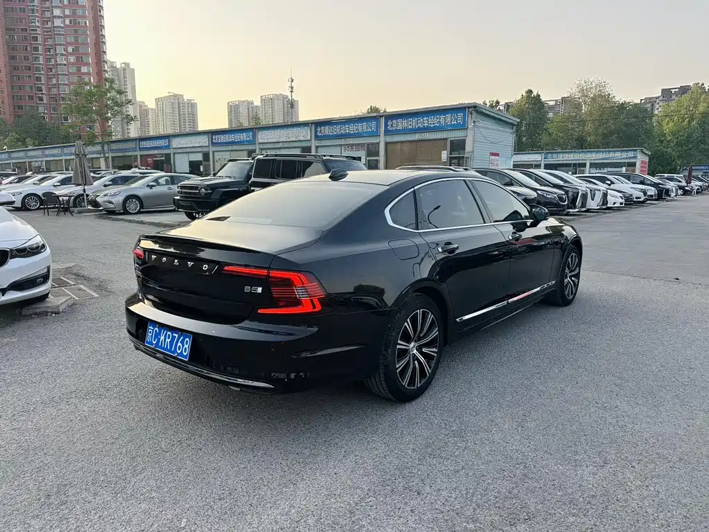 VOLVO S90