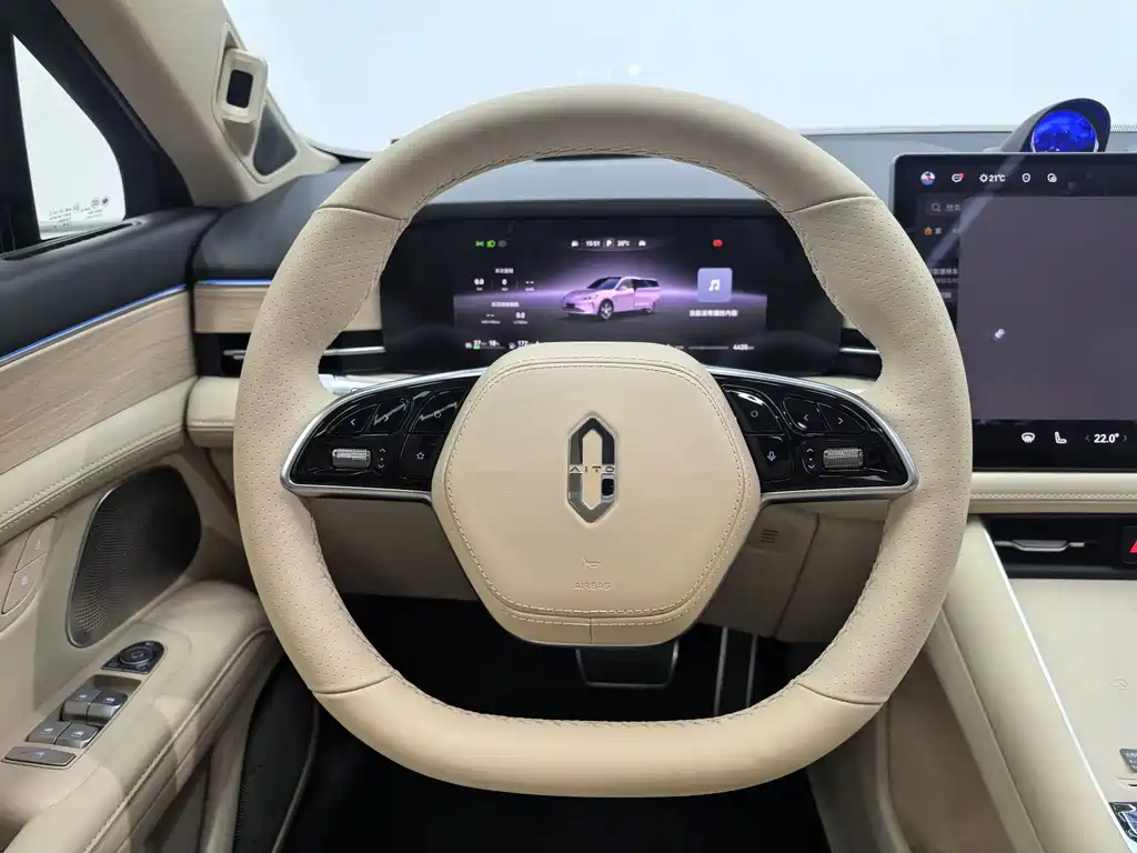 AITO ASK THE WORLD M5