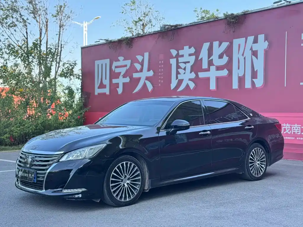 Toyota Crown 2016