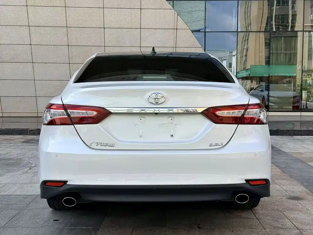 Toyota Camry — миниатюра 14