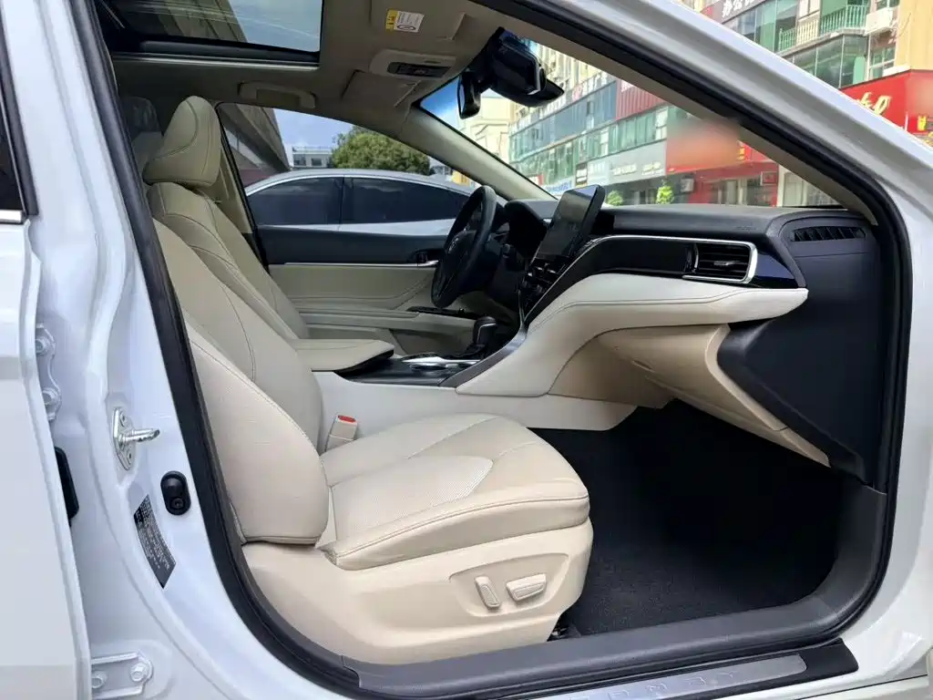 Toyota Camry — миниатюра 6