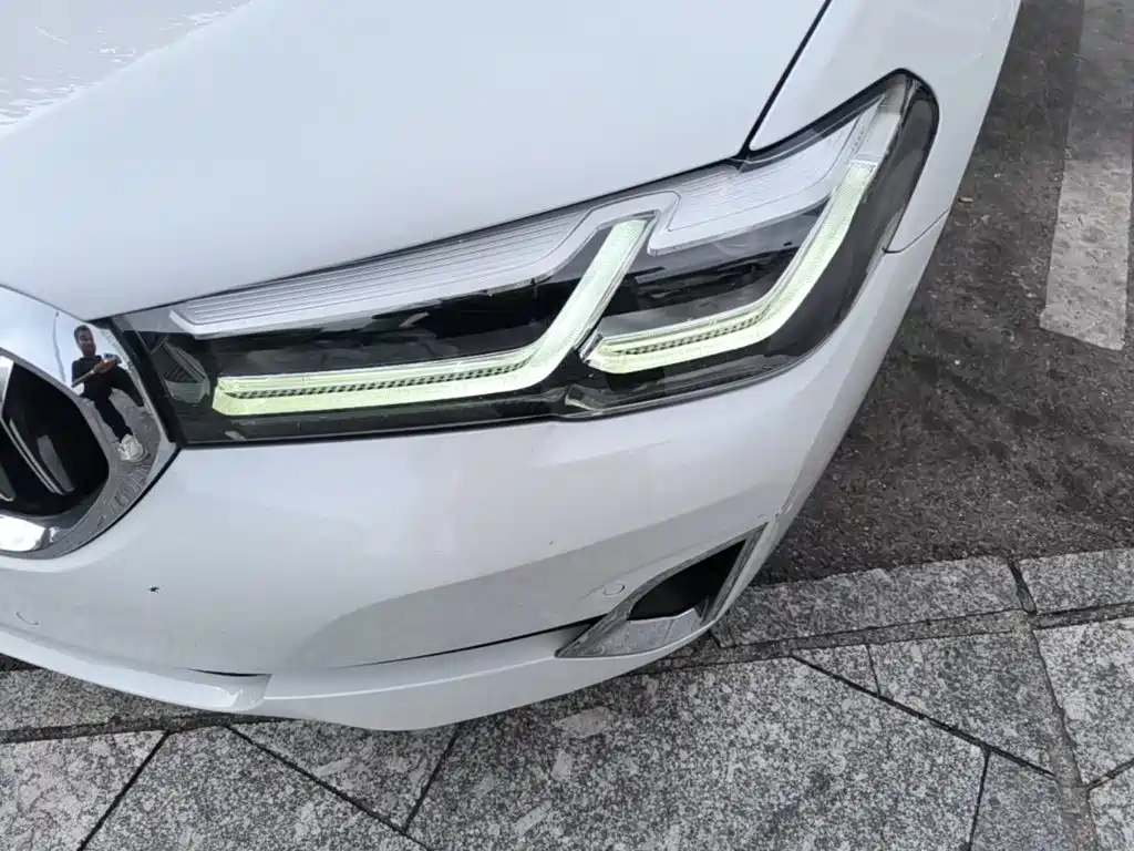 BMW 5 Series — миниатюра 24