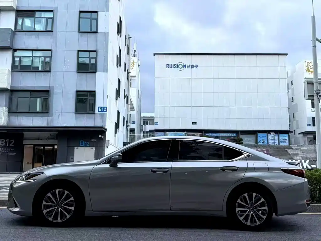 Lexus ES — миниатюра 2