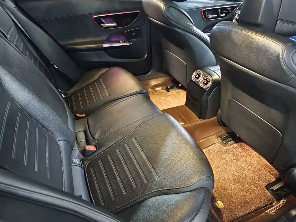 Mercedes-Benz C-Class — миниатюра 7