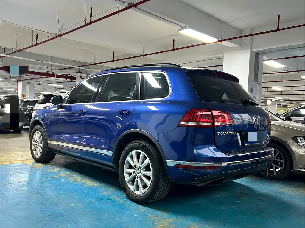 VOLKSWAGEN TOUAREG