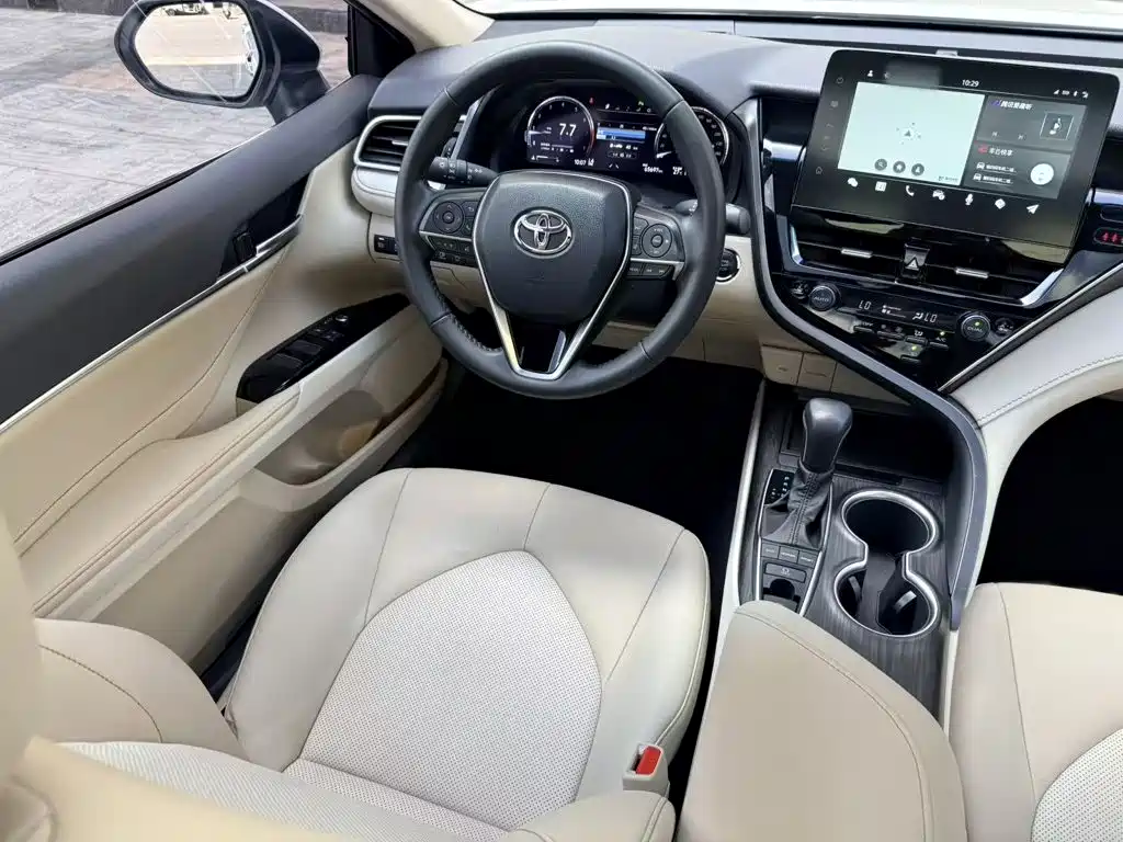 Toyota Camry — миниатюра 17