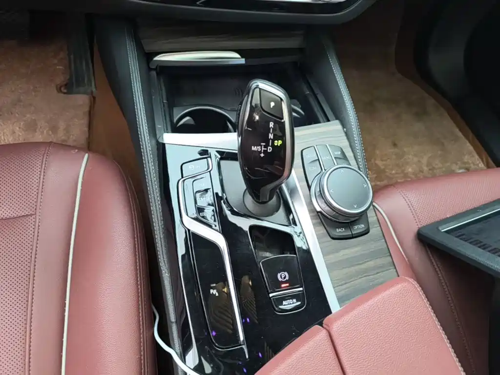 BMW 5 Series — миниатюра 14