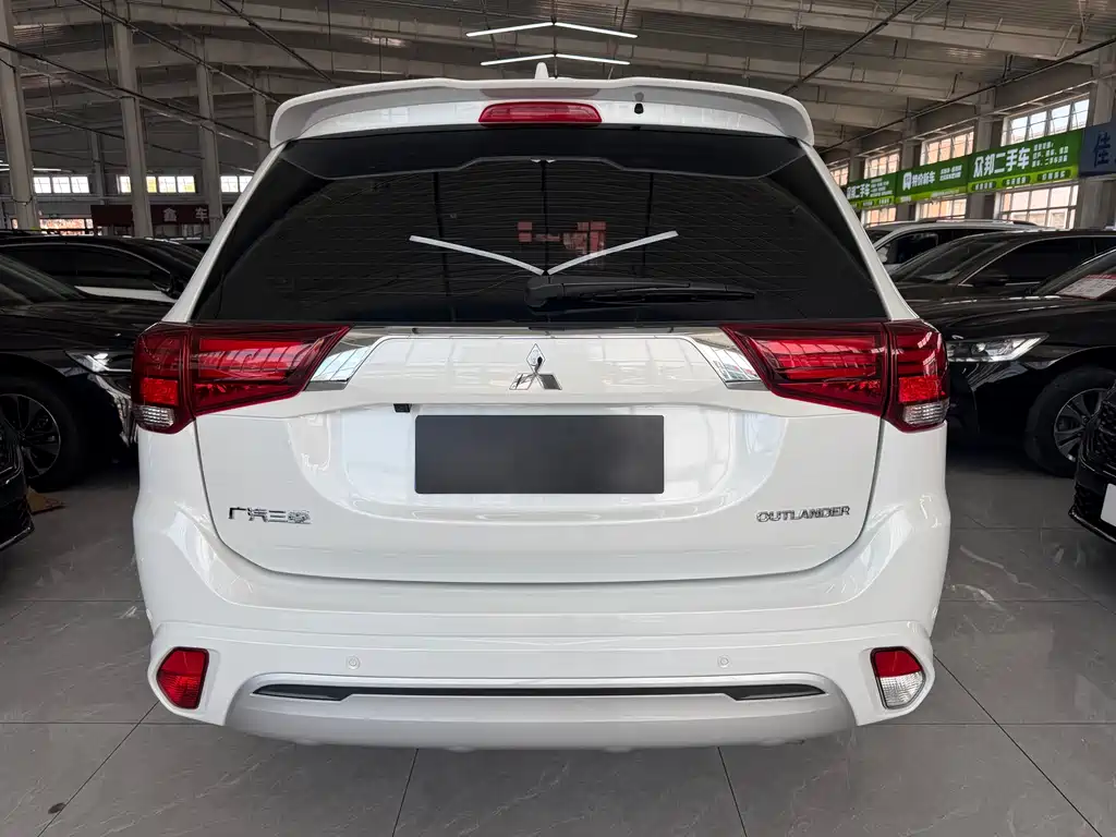 Mitsubishi Outlander 2021 2.0L 5 мест