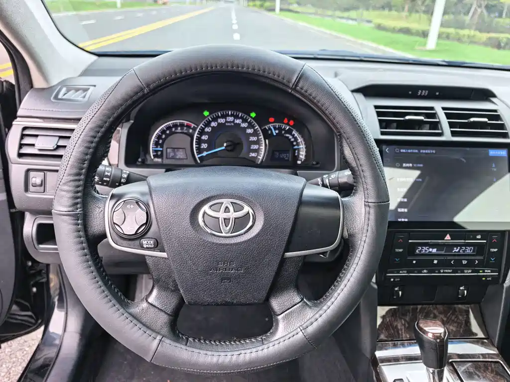 Toyota Camry — миниатюра 6
