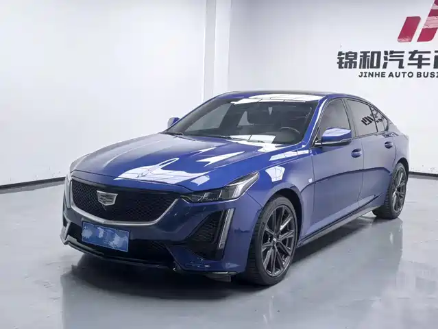 Cadillac CT — фото 1
