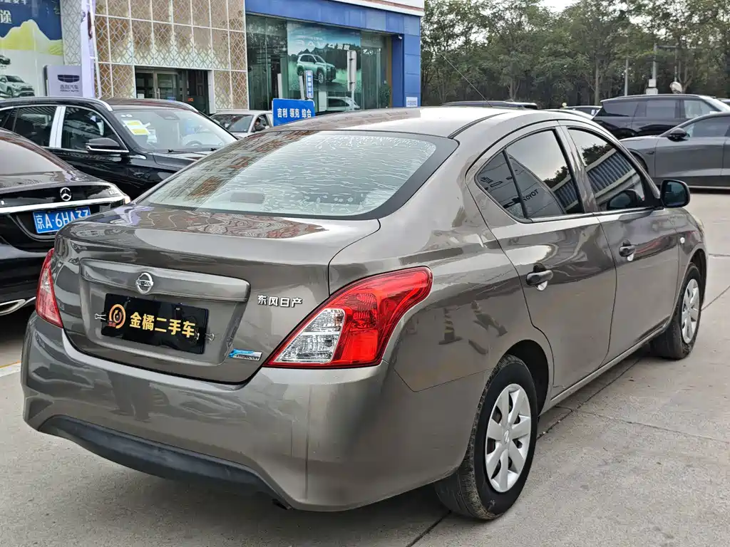 Nissan Sunny — миниатюра 3