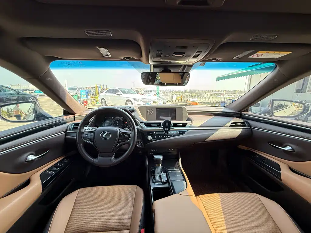 Lexus ES — миниатюра 10