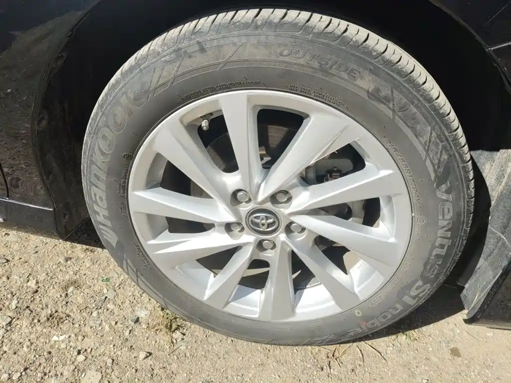 Toyota Camry — миниатюра 9