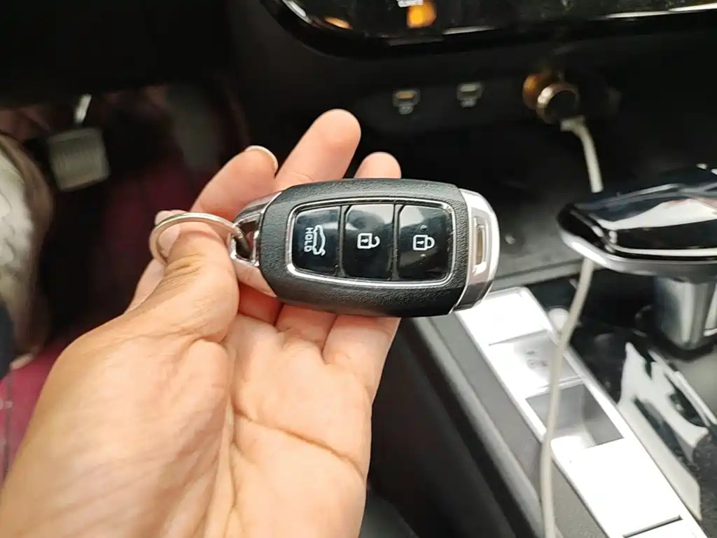 Hyundai Elantra — миниатюра 9