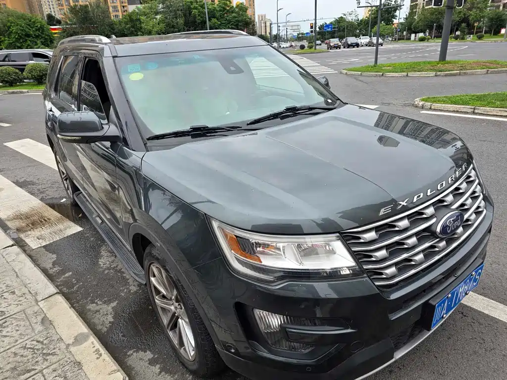 Ford Explorer (Import) — миниатюра 3