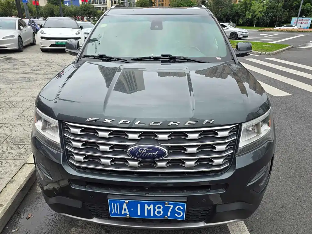 Ford Explorer (Import) — миниатюра 2