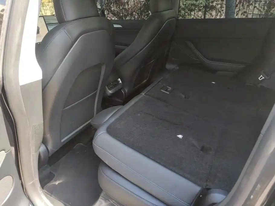 Tesla Model Y — миниатюра 11