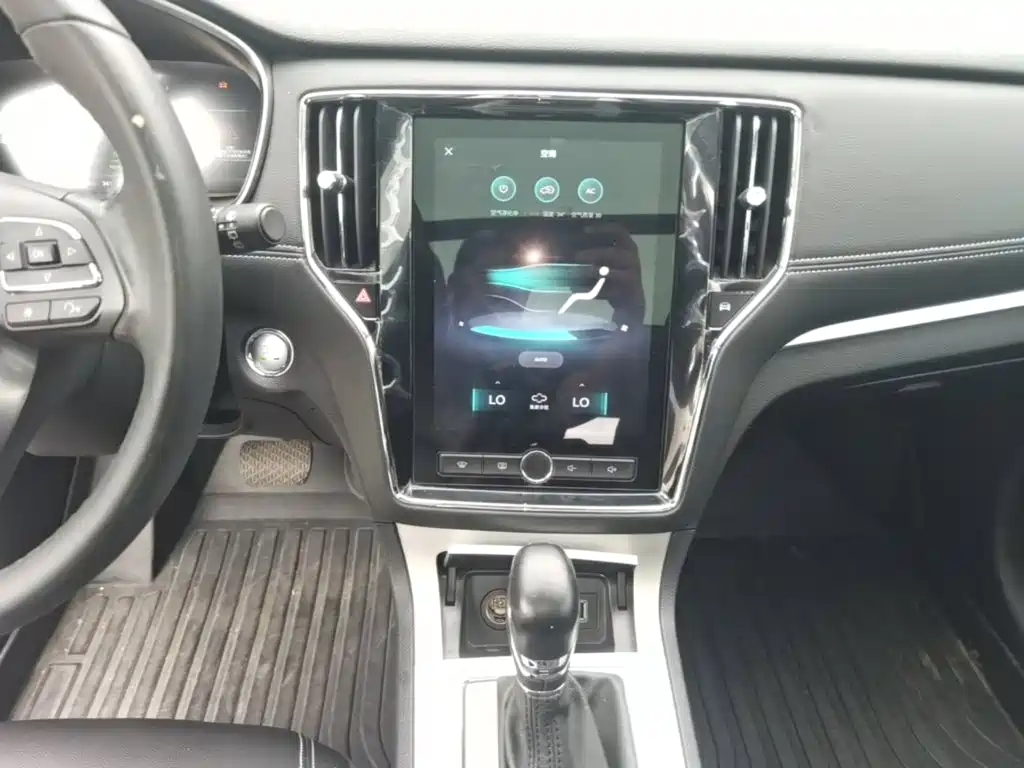 Roewe RX5 New Energy — миниатюра 13