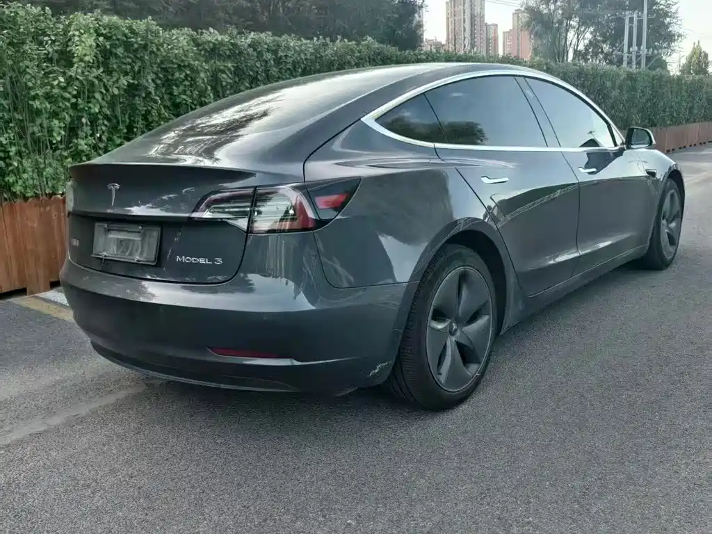 Tesla Model 3 — миниатюра 9