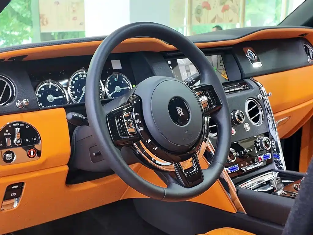 Rolls-Royce Cullinan 2024 мест