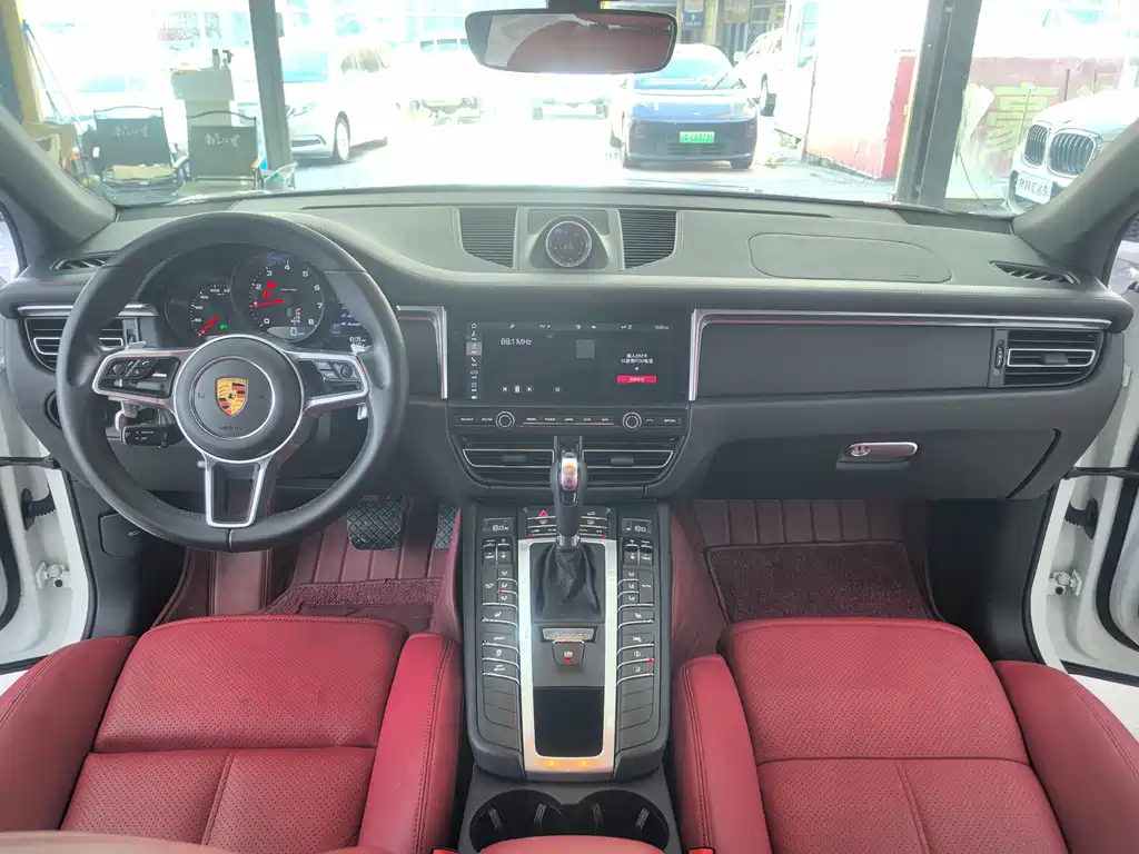 Porsche Macan — миниатюра 10