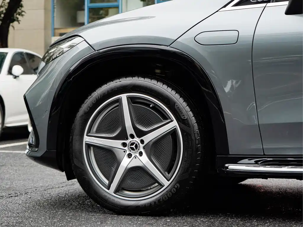 Mercedes-Benz EQS SUV — миниатюра 7