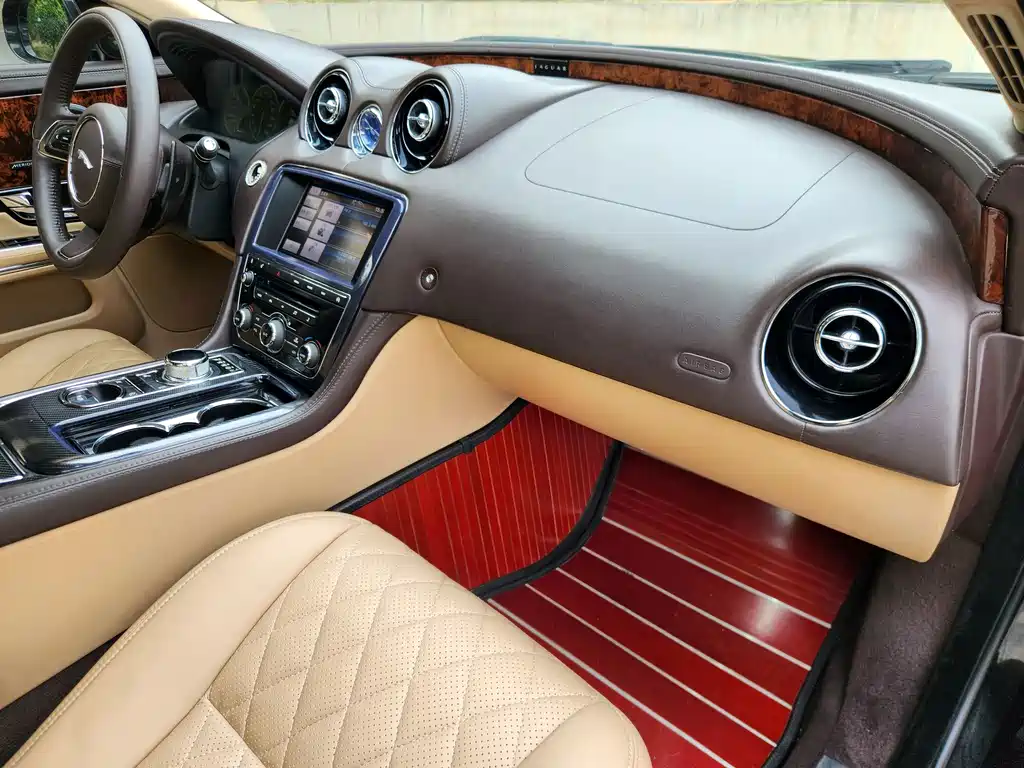 Jaguar XJ — миниатюра 11