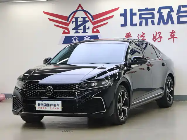 VOLKSWAGEN PASSAT 2024