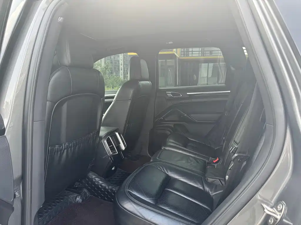 Porsche Cayenne — миниатюра 6