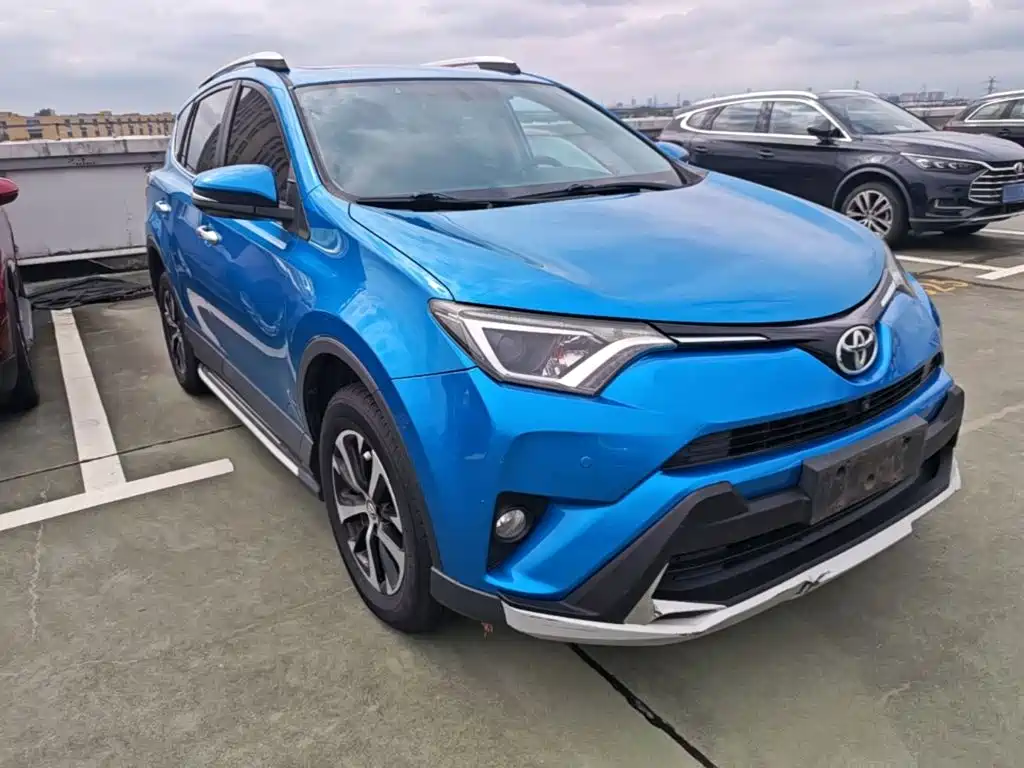 Toyota RAV4 — миниатюра 4