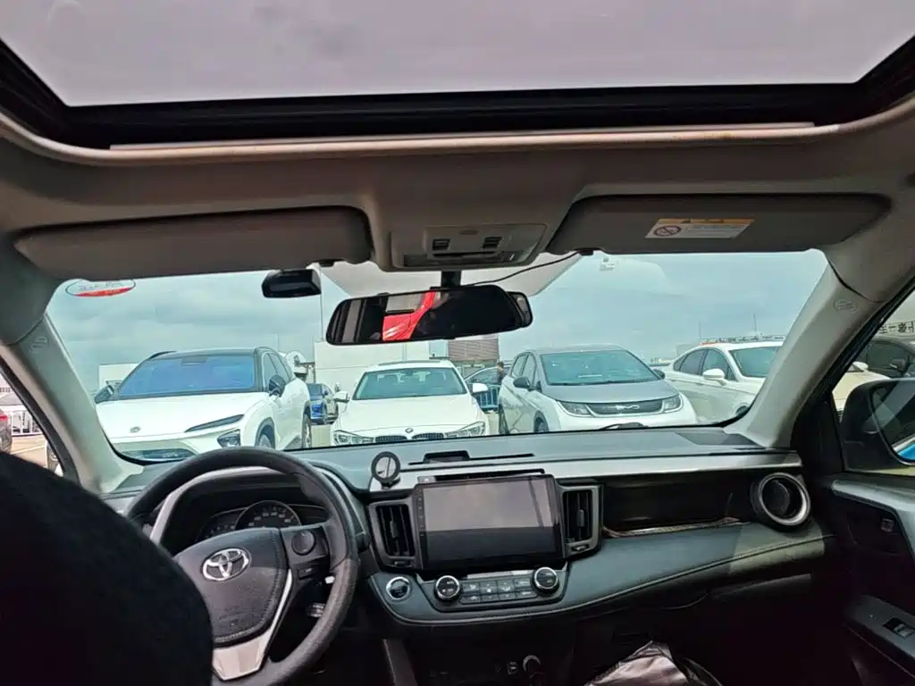 Toyota RAV4 — миниатюра 18