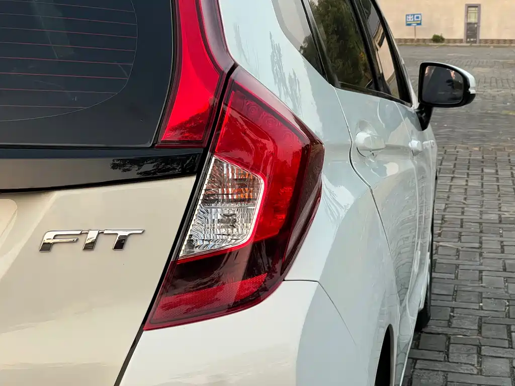 Honda Fit — миниатюра 9