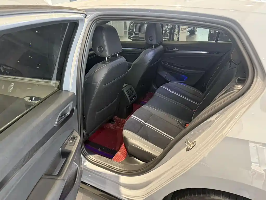 Volkswagen Golf — миниатюра 8